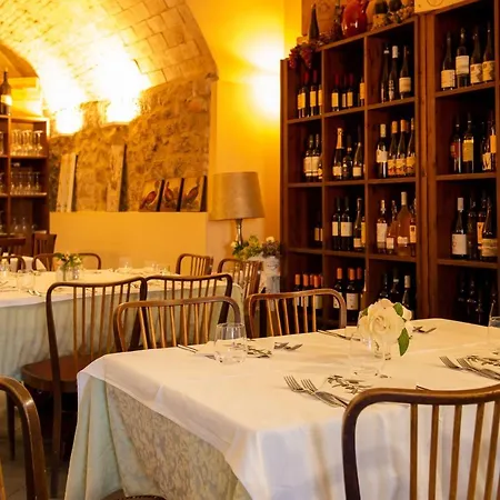 Minerva 2* أسيسي