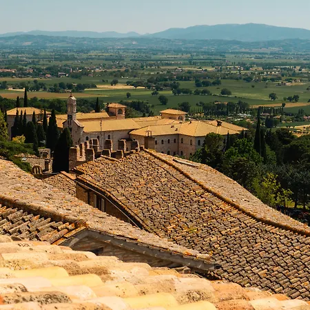 Minerva فندق أسيسي